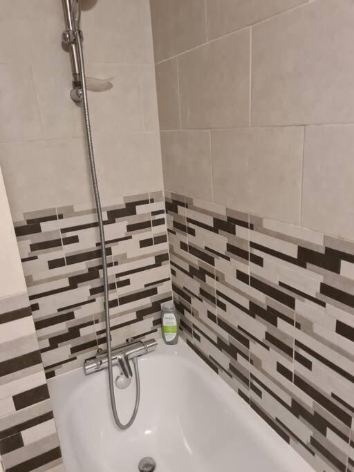 Luxury One Bedroom Flat London Eksteriør billede